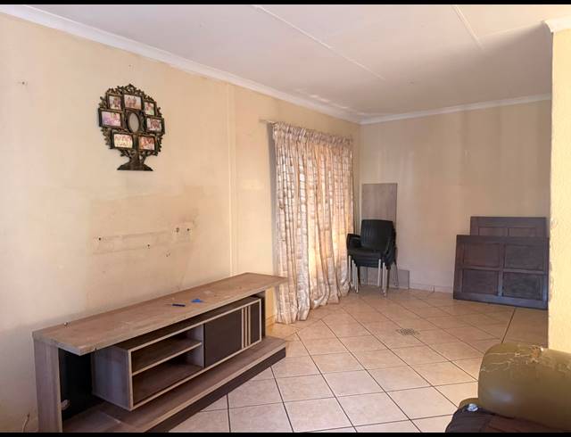 3 BEDROOM HOUSE FOR SALE IN TLHABANE WEST